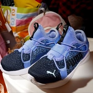 Size 6 toddler shoes. Brand new in box was bought a size to small.